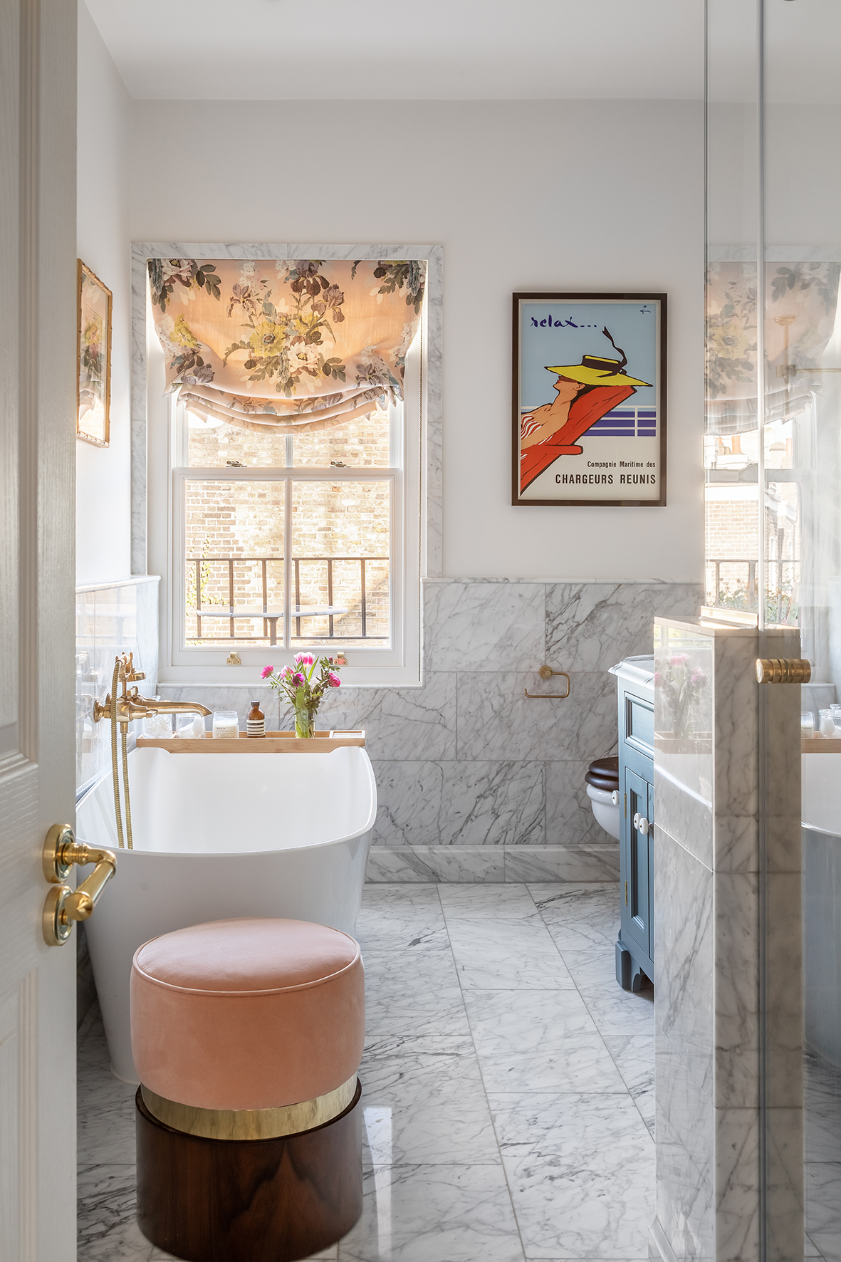 Gold Bathroom Fixtures: Characteristics and Styling image