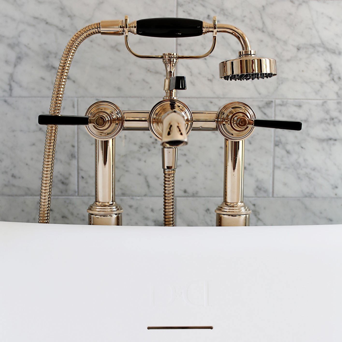 Gold Bathroom Fixtures: Characteristics and Styling image