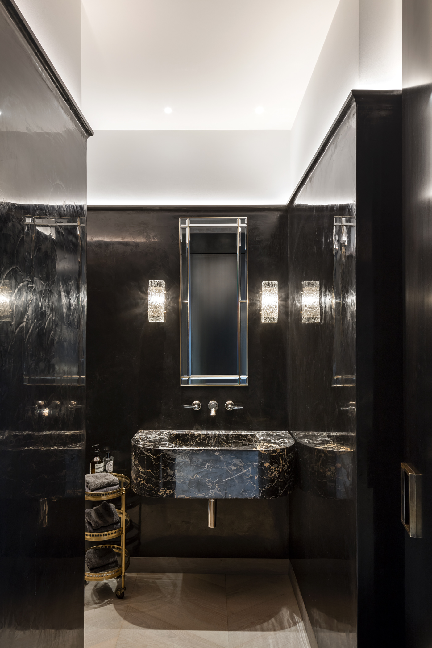 Carden Cunietti in St Johns Wood Villa project powder room