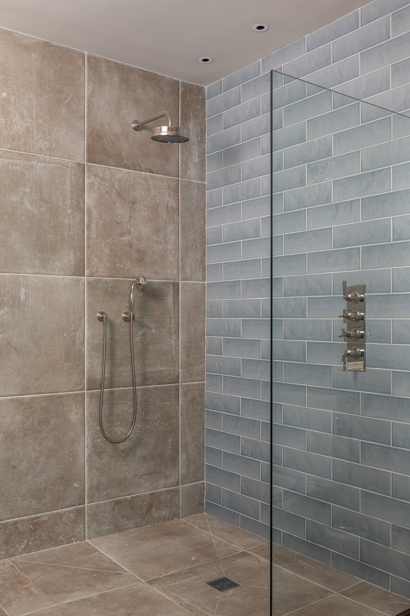 Villa Antigua Samuel Heath Style Moderne shower